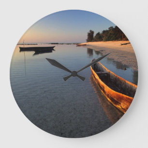 Houten boten op Tondooni Beach Grote Klok