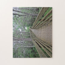 Houten bruggetje door het bos foto op een puzzel