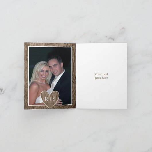 Houten bruiloft bedankje met hart en initialen bedankkaart (Binnen)