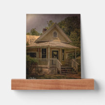 houten huis met veranda op een zonnige dag