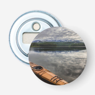 Houten kajak op de oever van Beaver Lake Button Flesopener