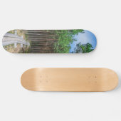 Houten spoor in dennenbos skateboard (Horizontaal)