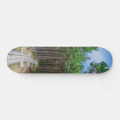 Houten spoor in dennenbos skateboard (Horizontaal)