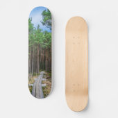 Houten spoor in dennenbos skateboard (Voorkant)