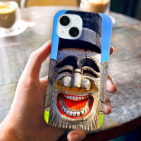 Houten totem lachen gezicht tanden foto vet grappi