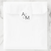 Houtskool Grijs en Wit Monogram Envelop Afdichting Ronde Sticker (Tas)