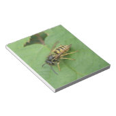 Hoverfly sur un bloc-notes feuille (Incliné)