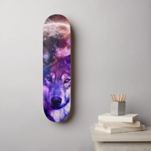 Howl bij de maan met onze sterrenhemelwolf in de n skateboard