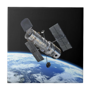 Hubble Ruimtetelescoop in een baan om de aarde NAS Tegeltje