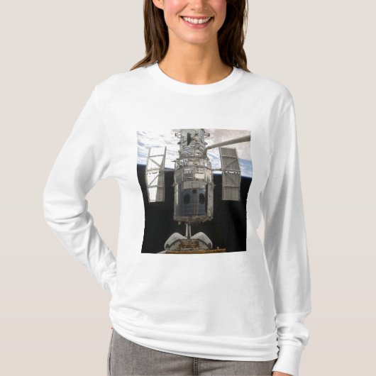 Hubble Space Telescope in Atlantis cargo bay T-shirt (Voorkant)