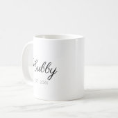Hubby man aangepaste scriptnaam of -datum koffiemok (Voorkant links)