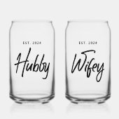Hubby + Wifey Bruiloft gepersonaliseerd Blikvorm Glas (Voorkant)