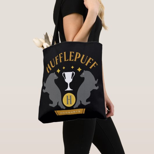 HUFFLEPUFF™ Badger en Cup House Pride Graphic Draagtas (Dichtbij)