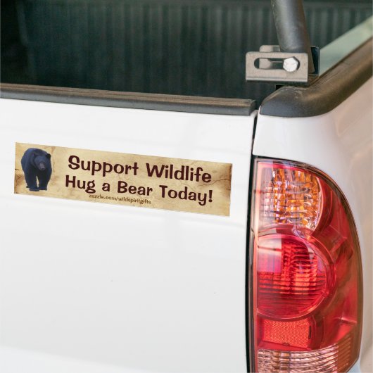 HUG A BEAR Wildlife Support Funny Bumper Sticker (Sur camion)