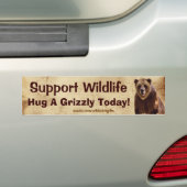 HUG A GRIZZLY Wildlife Support Fun Bumper Sticker (En voiture)