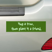 Hug een boom, dan plant het een vriend. bumpersticker (Op auto)