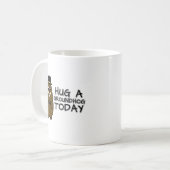 Hug een grondhoede vandaag koffiemok (Voorkant links)