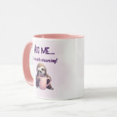 Hug Me Sloth Mug - Cosy and Steant Fun (Devant gauche)