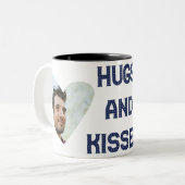 Hugs en Kisses Tweekleurige Koffiemok (Voorkant links)