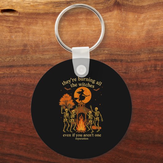 Hugvyn They're Burning All The Witches Skeleton Wi Sleutelhanger (Voorkant)