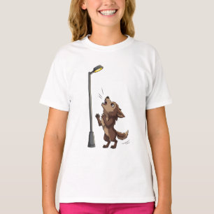 Huilende wolfpup onder straatlantaarn kinderen t-shirt