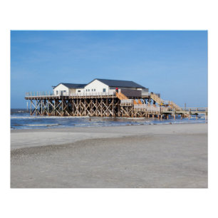Huis op stelten op het strand van St. Peter Ording Perfect Poster