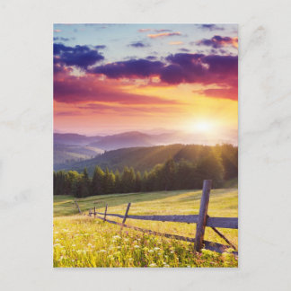 Huishoudelijke zonsondergang in bergen briefkaart