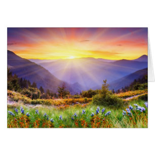 Huishoudelijke zonsondergang in het berglandschap