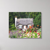 Huisje in de Engelse tuin verpakt Canvas Print (Voorkant)