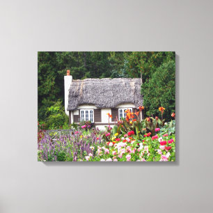 Huisje in de Engelse tuin verpakt Canvas Print