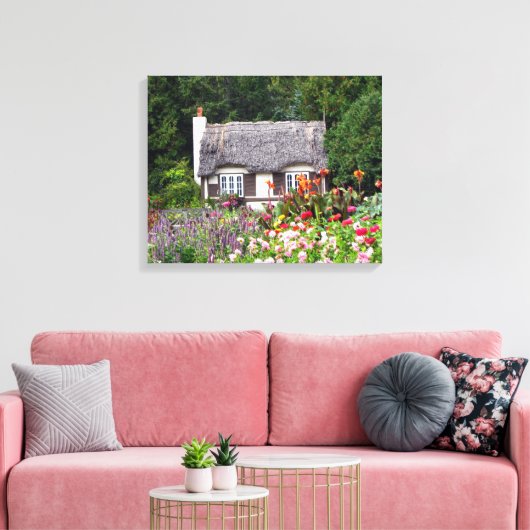 Huisje in de Engelse tuin verpakt Canvas Print (Insitu (Woonkamer))