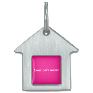 Huisvormige halsband met naam huisdier op roze ach huisdieren naamplaatje