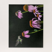 Hummingbird and bee share a Coneflower Legpuzzel (Verticaal)