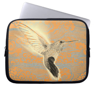 HUMMINGBIRD EN JAPANESE CLOUDS NEOPRENE SLEEVE