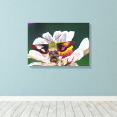 Hummingbird Moth Canvas Afdruk (Insitu (Houten vloer))