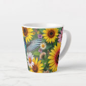 Hummingbird onder Flowers Latte Mok (Rechterhoek)