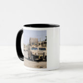 Humvee's gedrag beveiliging tijdens een patrouille mok (Voorkant links)