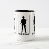 Hun man...Je man...mijn man koffie c Tweekleurige Koffiemok (Center)