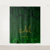 Hunter Green Gold Monogram Weddenschap Foto Booth Wandkleed (Voorkant)