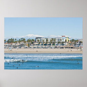 Huntington Beach en Snow Capped Mountains Poster