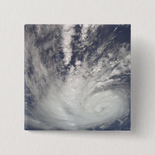 Hurricane Bertha Vierkante Button 5,1 Cm