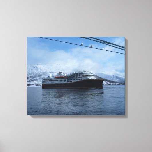 Hurtigruten Veerboot vertrekt uit de haven Canvas Afdruk (Voorkant)