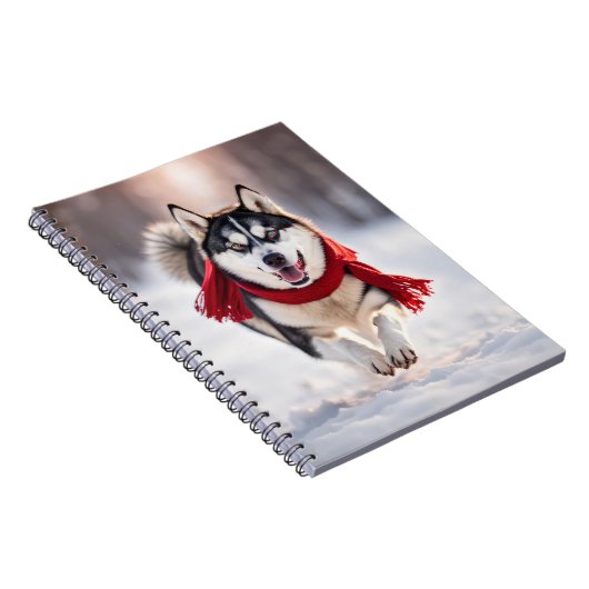 Husky draagt een rode wintersjaal notitieboek (Rechterzijde)