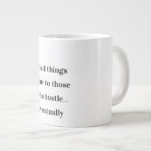 Hustle finit par - Drôle Mug Motivationnel (Devant droit)