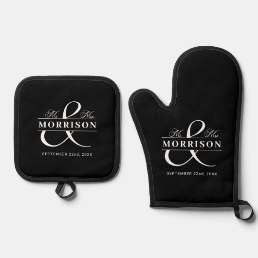 Huwelijk Mr. Mrs. Black Monogram Ovenwant & Pannenlap Set (Voorkant)