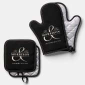 Huwelijk Mr. Mrs. Black Monogram Ovenwant & Pannenlap Set (Voorkant / Achterkant)