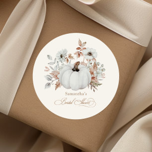 Huwelijkse Bruiloft met Witte Pompoen in de Herfst Ronde Sticker