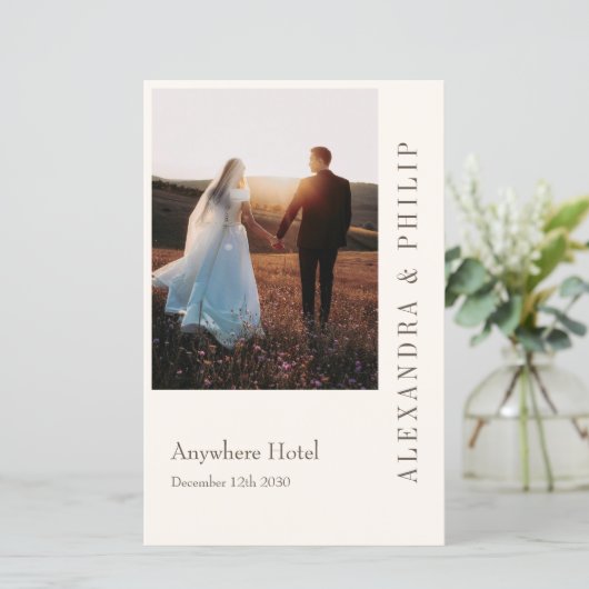 Huwelijksuitnodiging met Elegant Typografie progra (Staand voorkant)