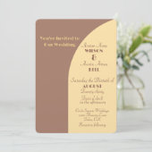 Huwelijksuitnodiging Mocha Mousse gebogen platte K (Staand voorkant)