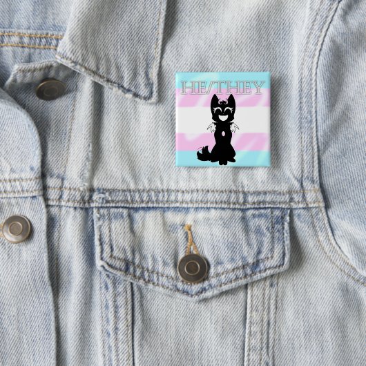 Hybride Trans Pin (HE/They) Vierkante Button 5,1 Cm (In situ)